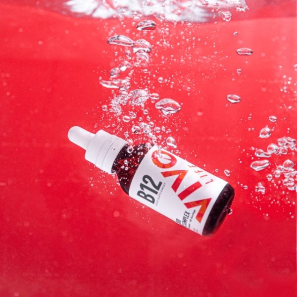 flesje B12 van Vivolife onderwater